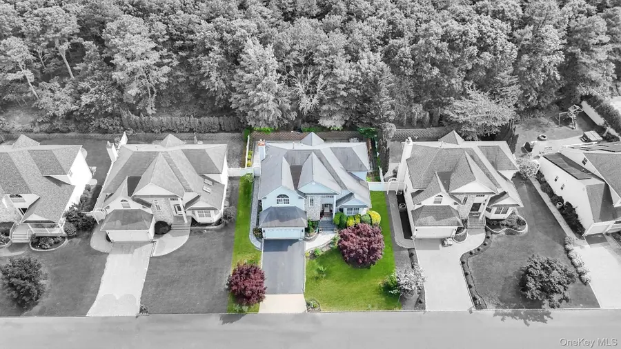 33 Peachtree Court, Holtsville, NY 11742 - #2