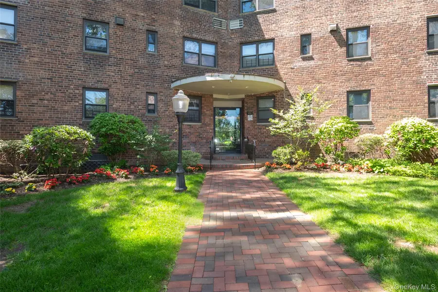 50 Brompton Road #Apt 3H, Great Neck, NY 11021 - #2