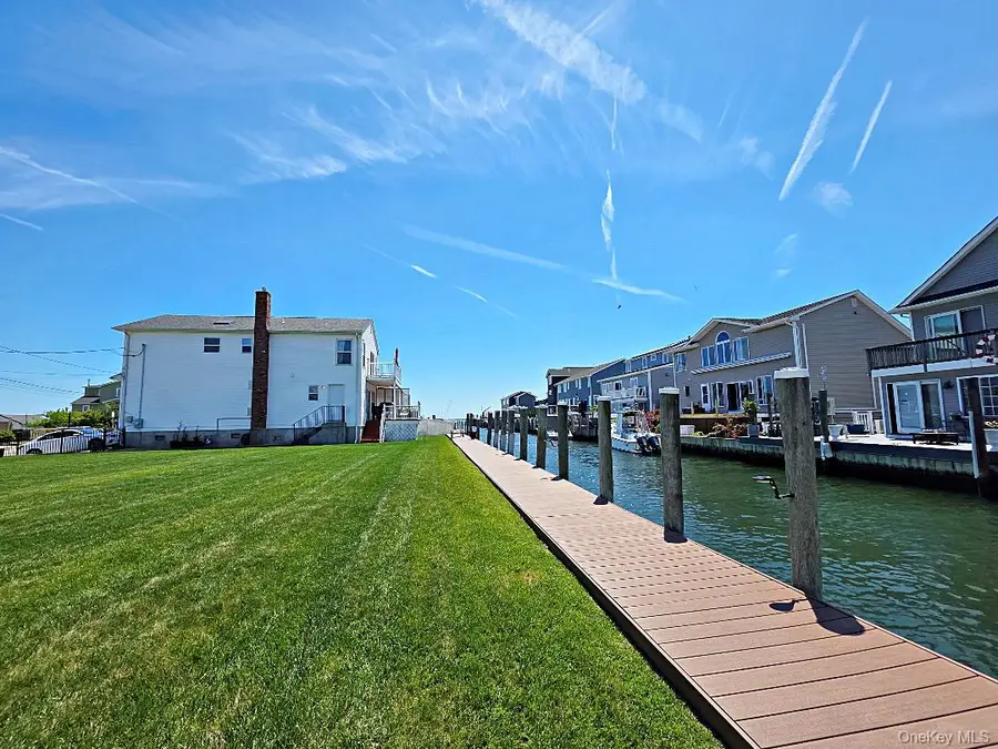 913 Arctic Street, Lindenhurst, NY 11757 - #2
