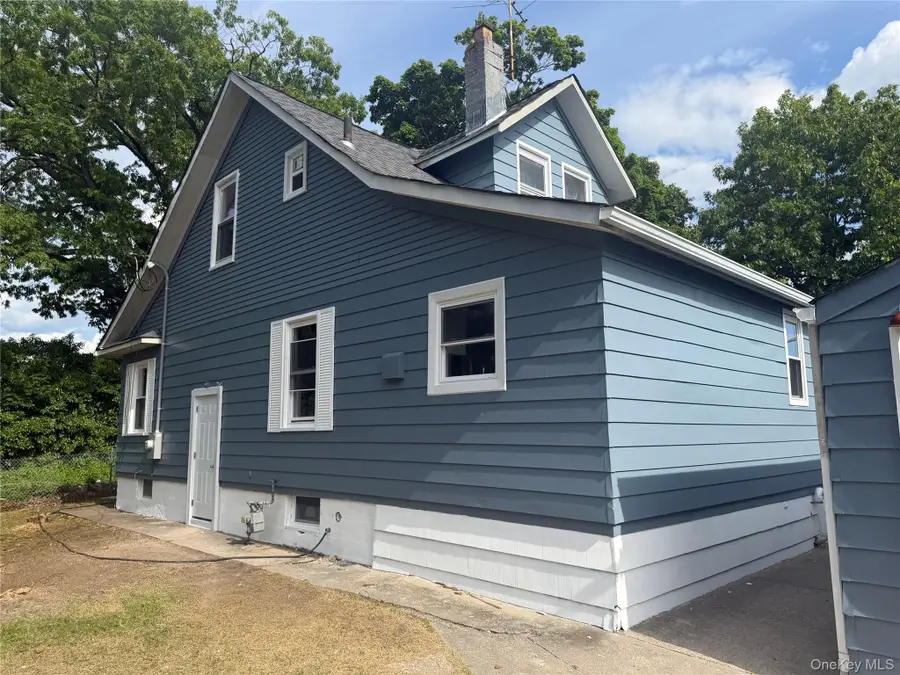 144 Carleton Avenue, Islip Terrace, NY 11752 - #2
