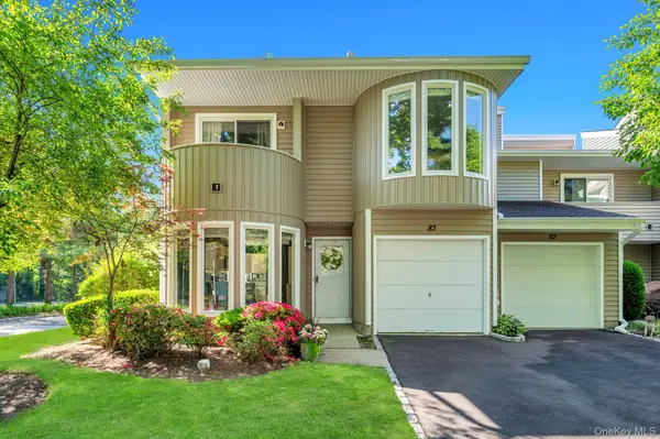 83 Kristin Lane, Hauppauge, NY 11788