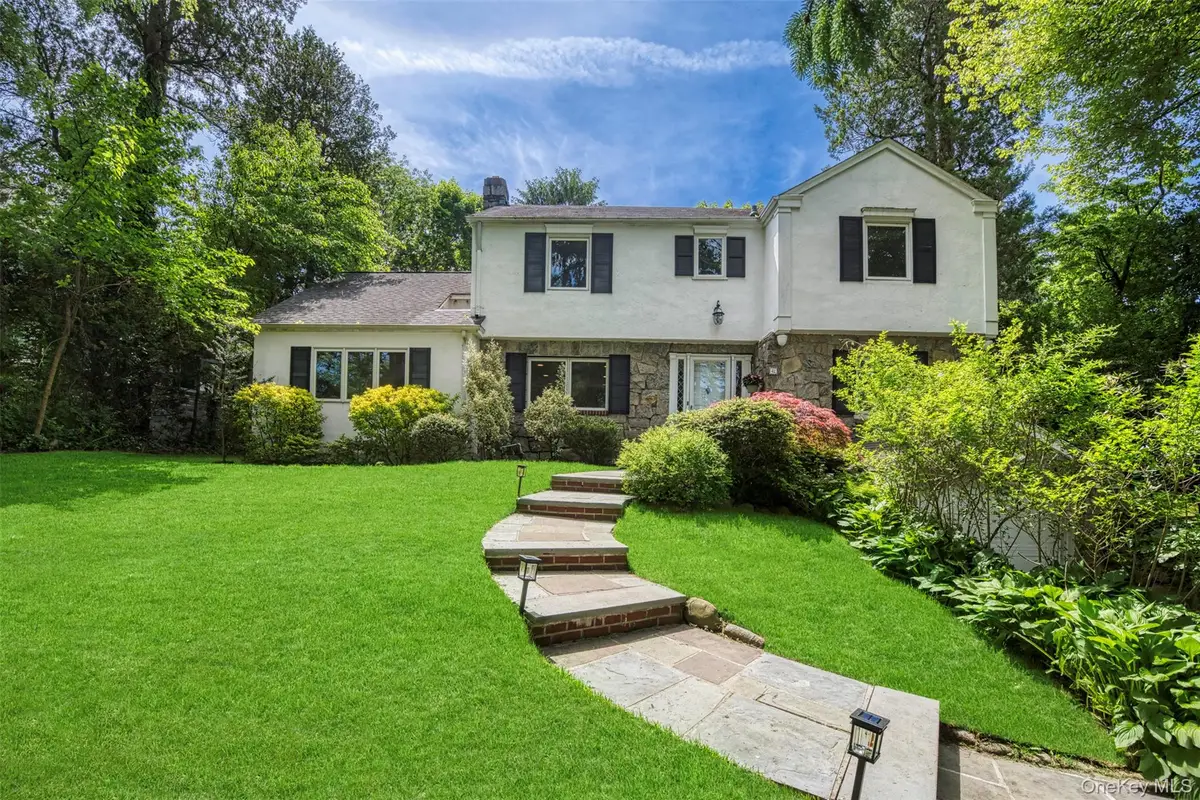 42 Old Pond Road, Great Neck, NY 11023 - #1