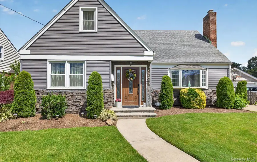 51 Chestnut Street, Westbury, NY 11590 - #2