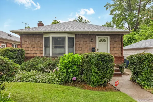 46-06 247 Street, Douglaston, NY 11362