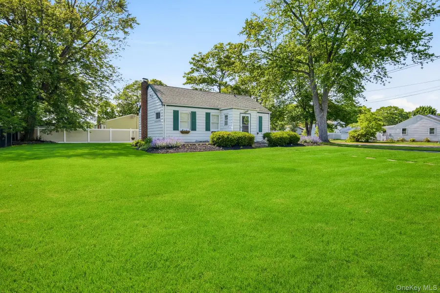 76 Hanrahan Avenue, Farmingville, NY 11738 - #3