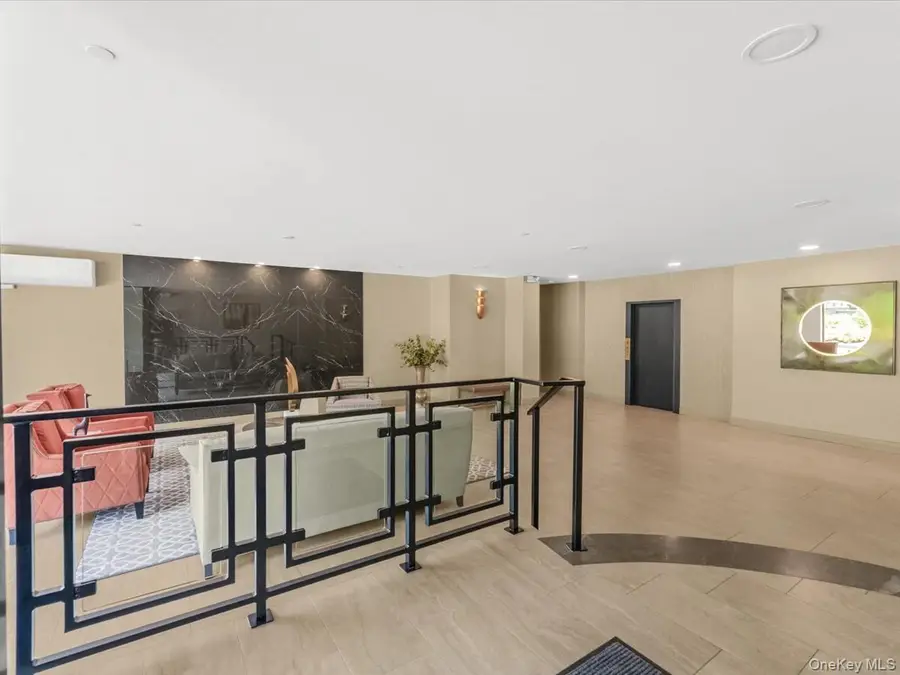 25 Canterbury Road #1M, Great Neck, NY 11021 - #3