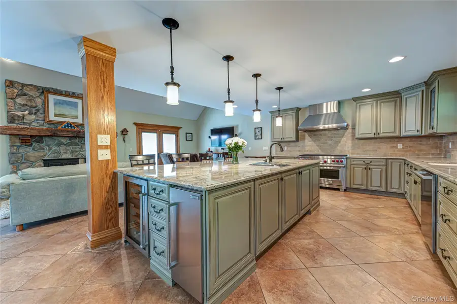 130 N Country Road, Shoreham, NY 11786 - #2