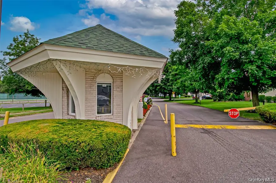 409 Elton Court E, Saint James, NY 11780 - #2