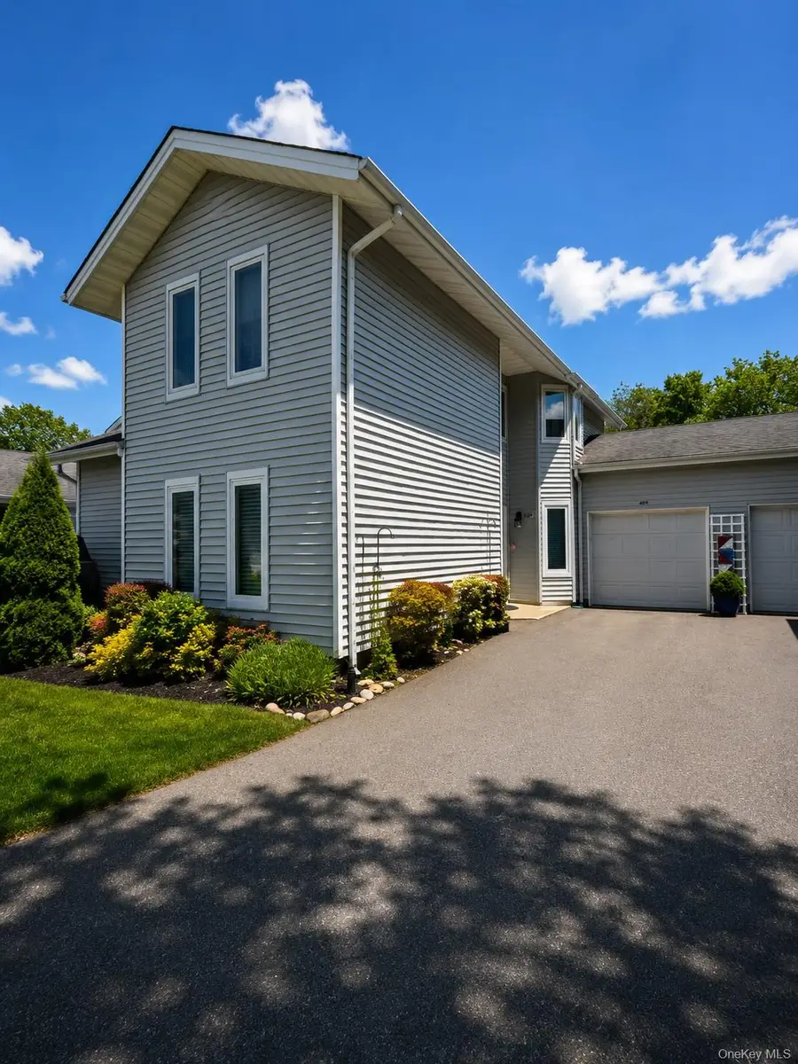409 Elton Court E, Saint James, NY 11780 - #3
