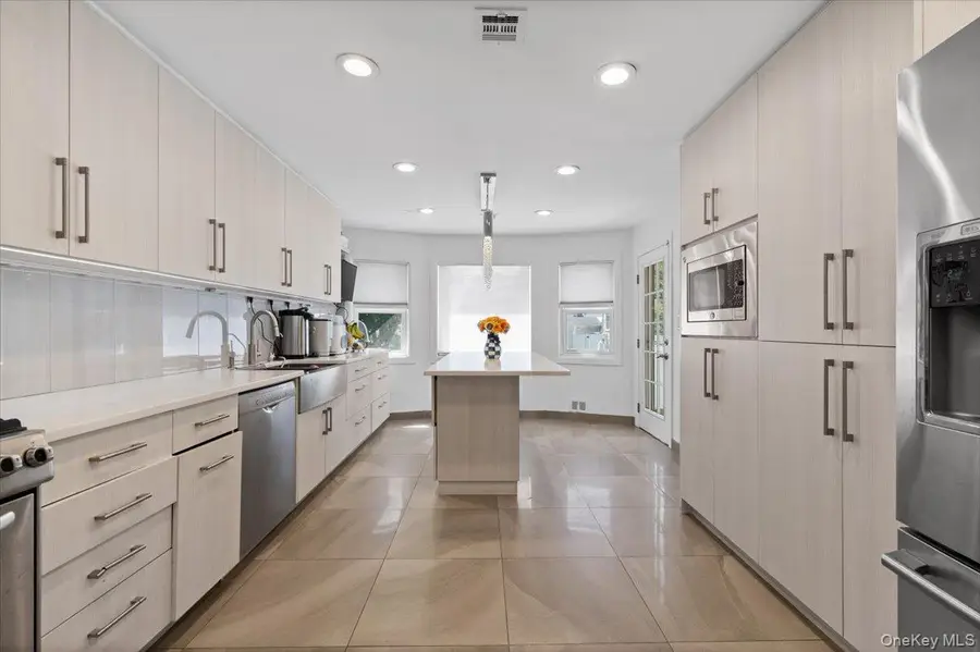 648 Diane Place, North Woodmere, NY 11581 - #3