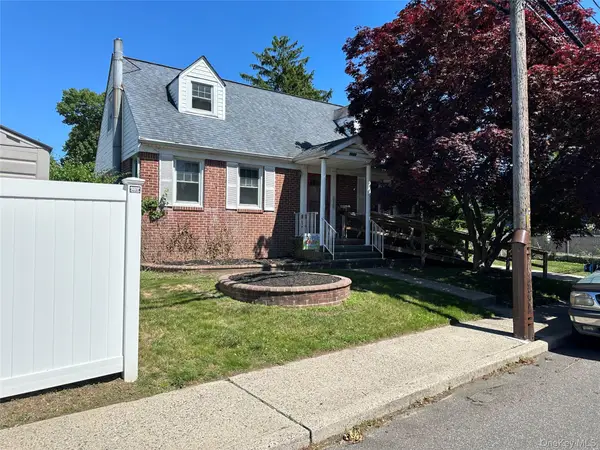 1527 Little Whaleneck Road, Merrick, NY 11566