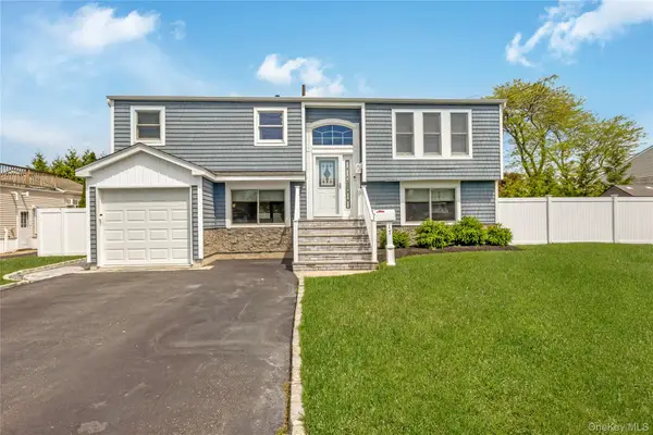 17 Lewis Circle, Babylon, NY 11702