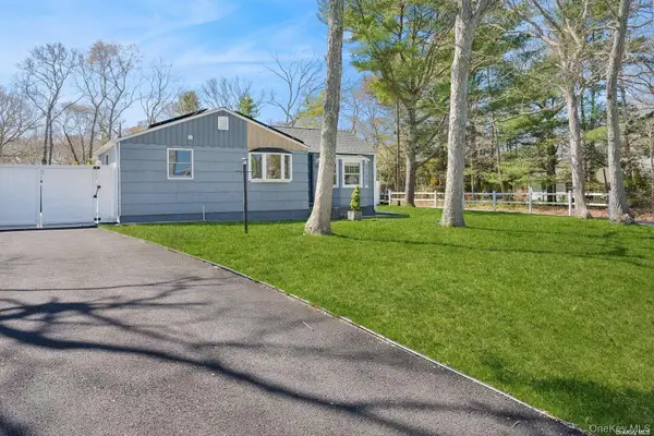 94 E Bay Avenue, Hampton Bays, NY 11946