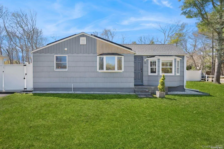 94 E Bay Avenue, Hampton Bays, NY 11946 - #2