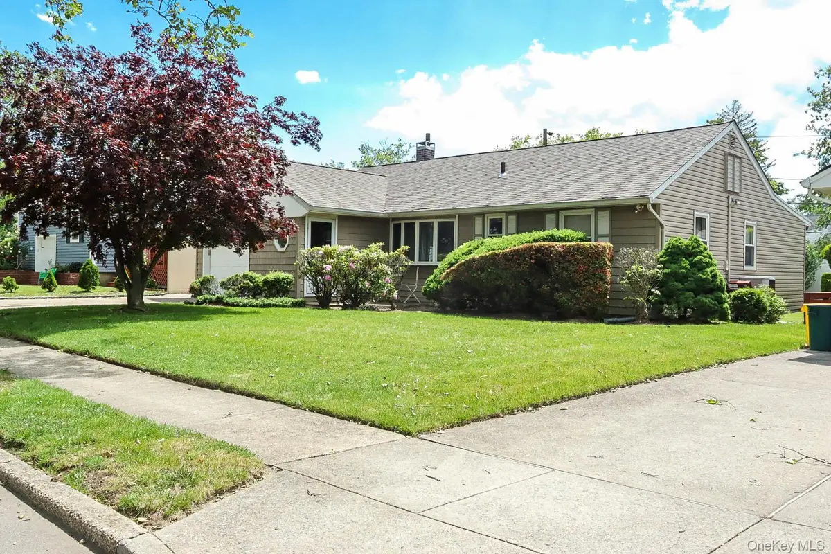 32 Sycamore Road, Valley Stream, NY 11581 - #1
