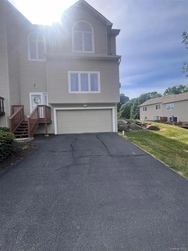 10 Rockridge Drive, Highland Mills, NY 10930