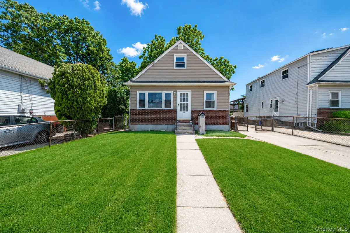 124 Washington Avenue, Valley Stream, NY 11580 - #1