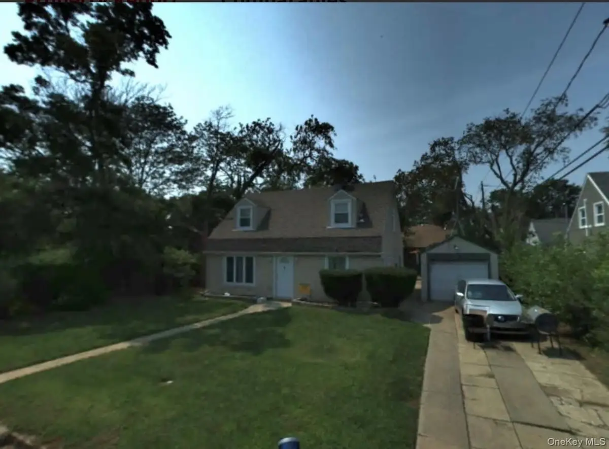 4 Clover Lane, Westbury, NY 11590 - #1