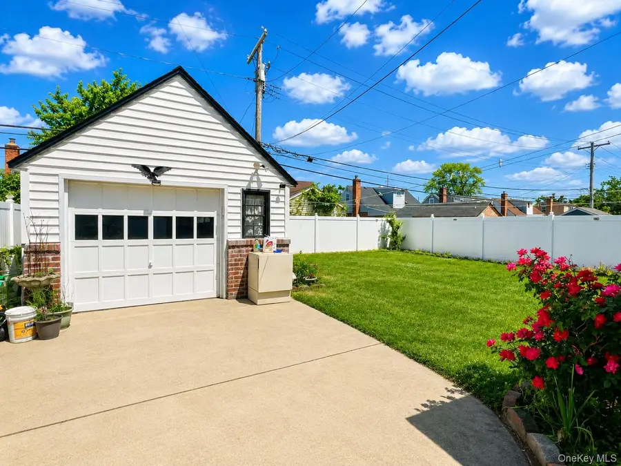 43 Mcalester Avenue, Hicksville, NY 11801 - #3