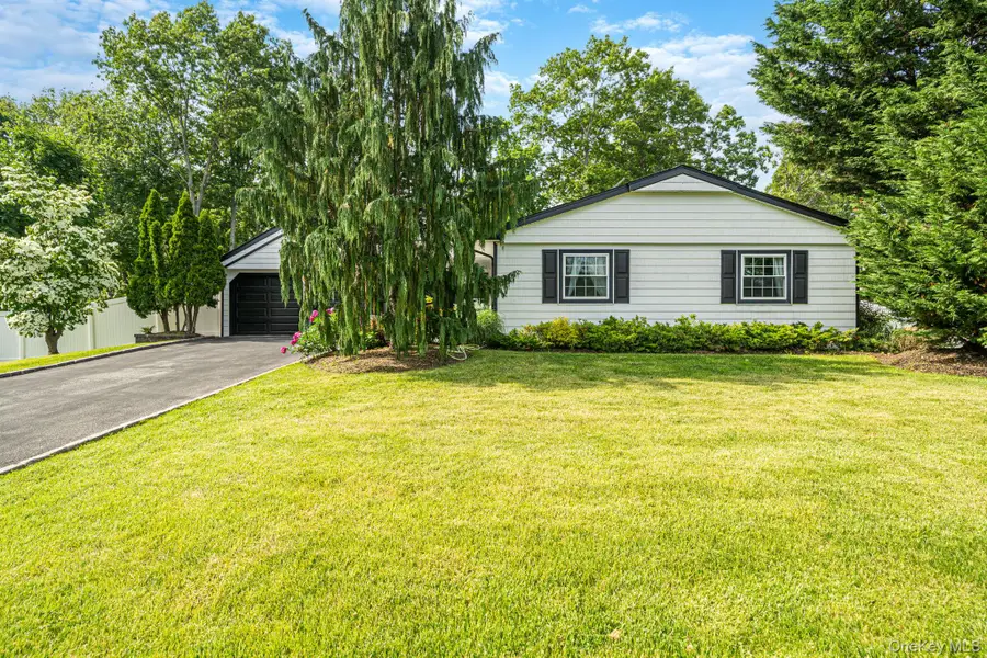 11 Gallatin Drive, Dix Hills, NY 11746 - #2