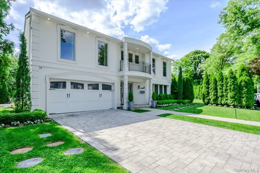 4 Poplar Court, Great Neck, NY 11024 - #2