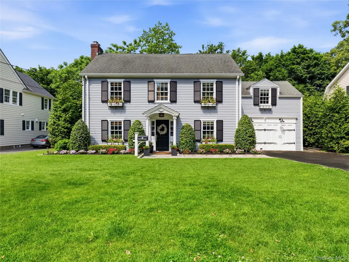 29 Hawthorne Place, Manhasset, NY 11030 - #1