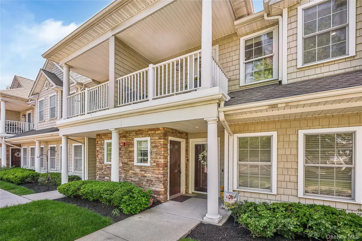 32 Della Drive, West Babylon, NY 11704 - #1