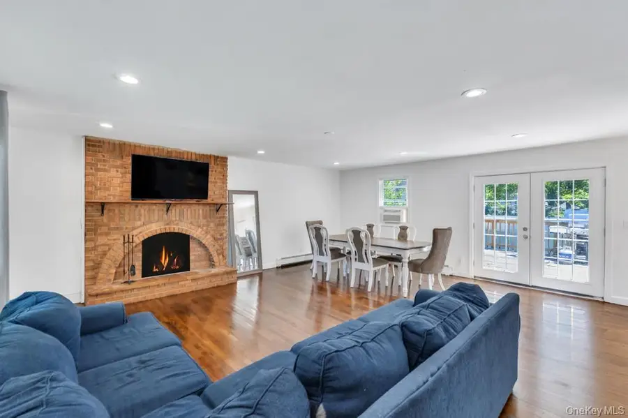 6 Harriet Street, Centereach, NY 11720 - #3
