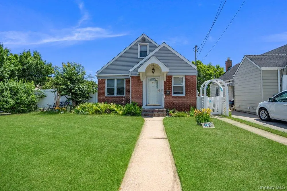 149 Arlington Street, Mineola, NY 11501 - #1