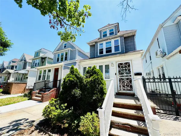 6220 80th Road, Glendale, NY 11385