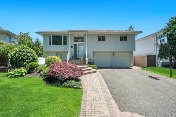 1827 Roberta Lane, Merrick, NY 11566