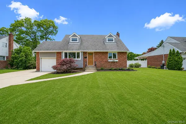 192 W 18th Street, Deer Park, NY 11729