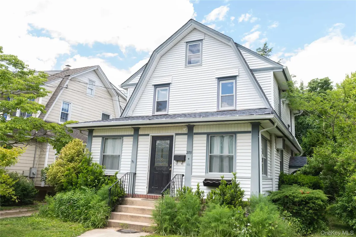 209 Sherman Street, Lynbrook, NY 11563 - #1