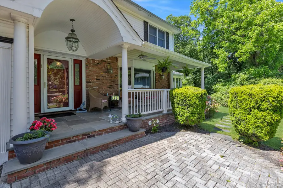 21 Martha Court, Centerport, NY 11721 - #2