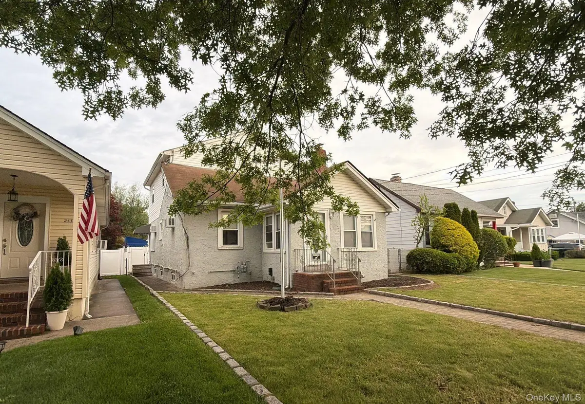 255 Rolling Street, Malverne, NY 11565 - #1
