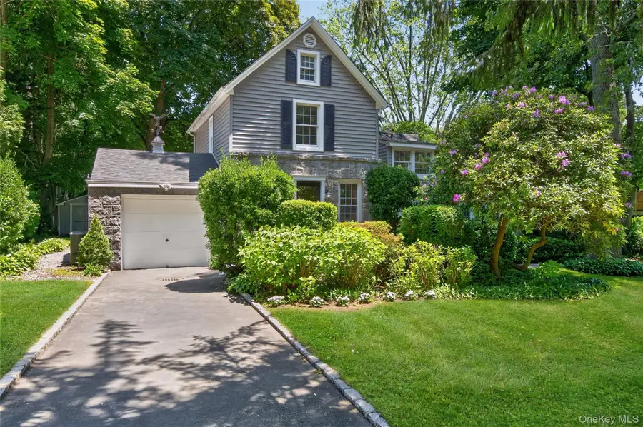 136 Lodge Avenue, Huntington Station, NY 11746 - #2