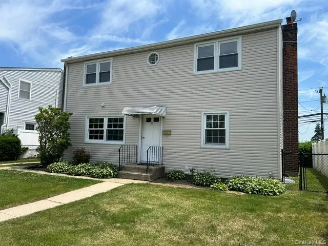 32 Gables Drive, Hicksville, NY 11801 - #2