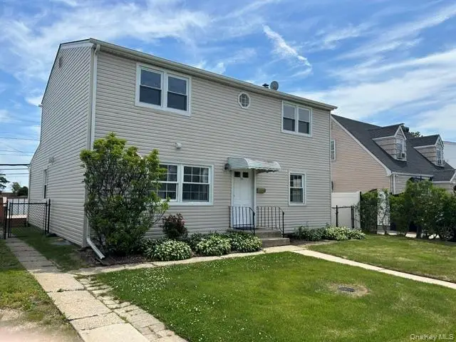 32 Gables Drive, Hicksville, NY 11801 - #3