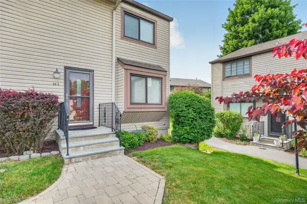 10 Squires Gate #I, Poughkeepsie, NY 12603