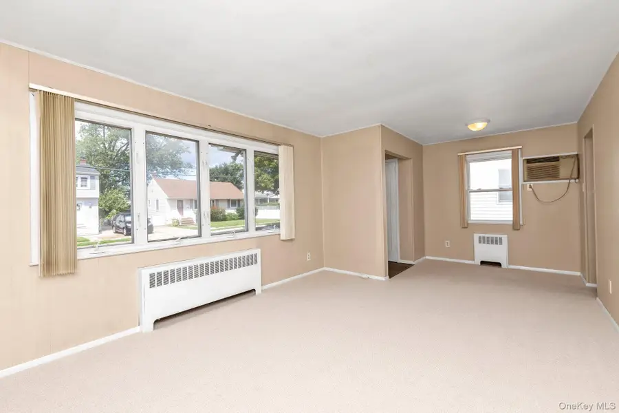 32 Jersey Street, Hicksville, NY 11801 - #2