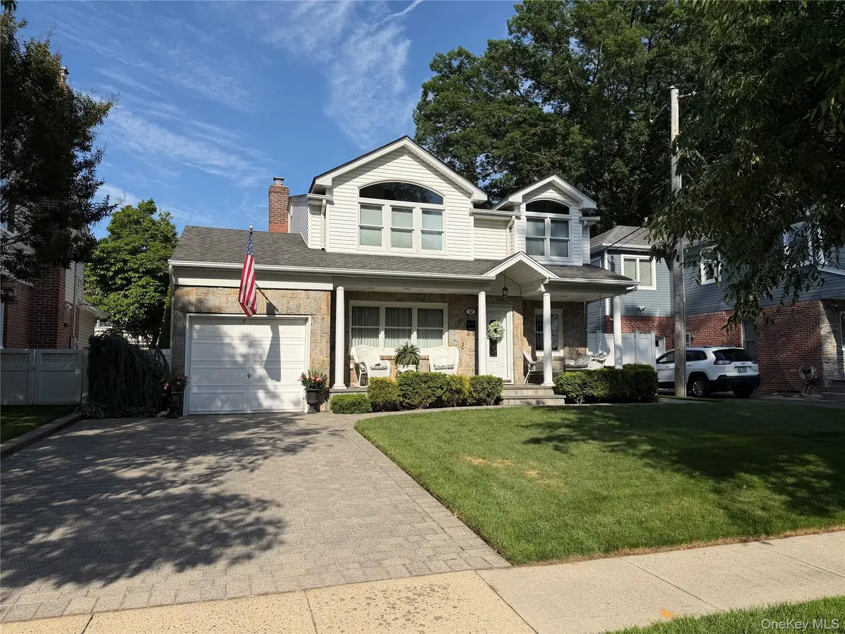 12 Pinewood Lane, New Hyde Park, NY 11040 - #1