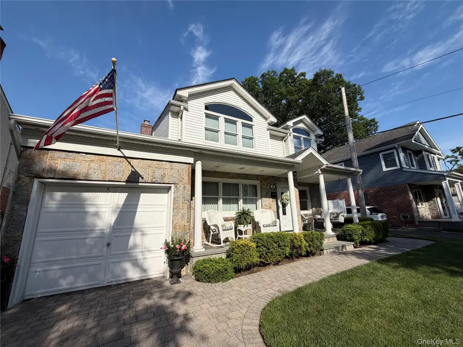 12 Pinewood Lane, New Hyde Park, NY 11040 - #2