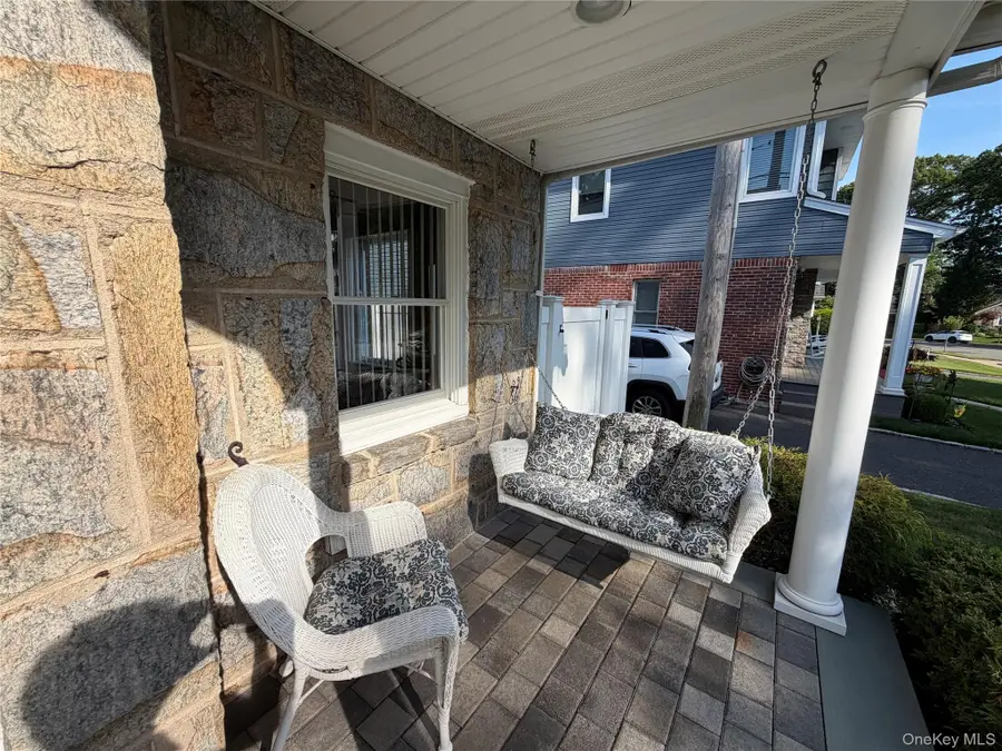 12 Pinewood Lane, New Hyde Park, NY 11040 - #3