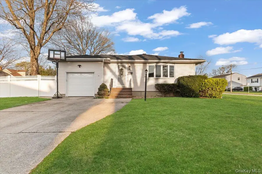 719 Catskill Avenue, Lindenhurst, NY 11757 - #2