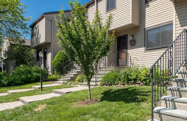 8 Knightsbridge #C, Poughkeepsie, NY 12603