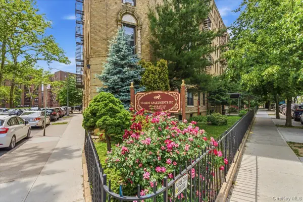 8374 Talbot Street #4D, Kew Gardens, NY 11415