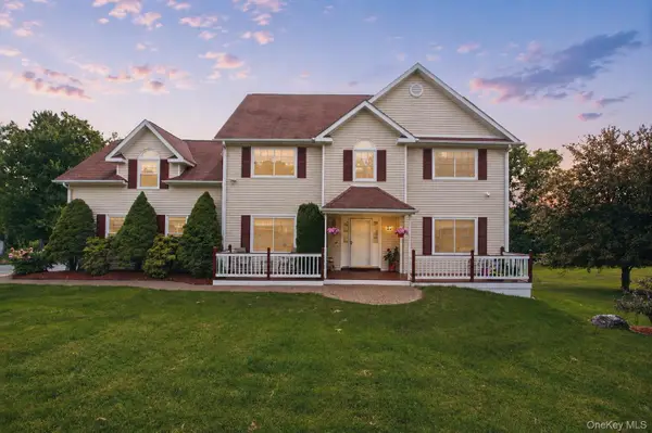 33 Gabriels Path, Poughquag, NY 12570