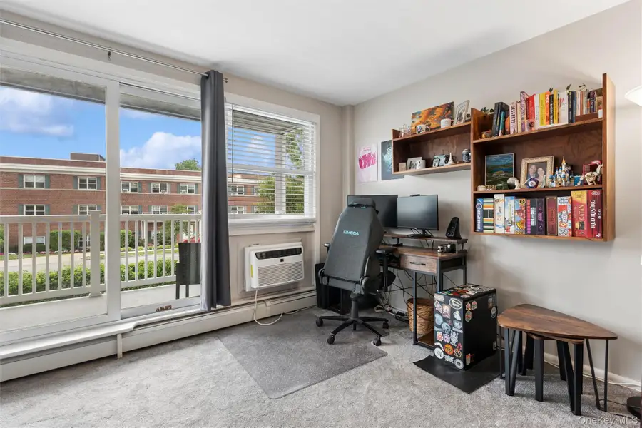 61 Maine Avenue #D12, Rockville Centre, NY 11570 - #3