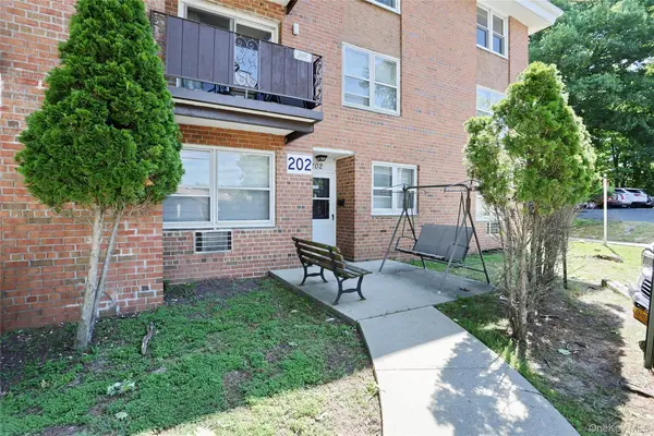 202 Kearsing Parkway, Monsey, NY 10952