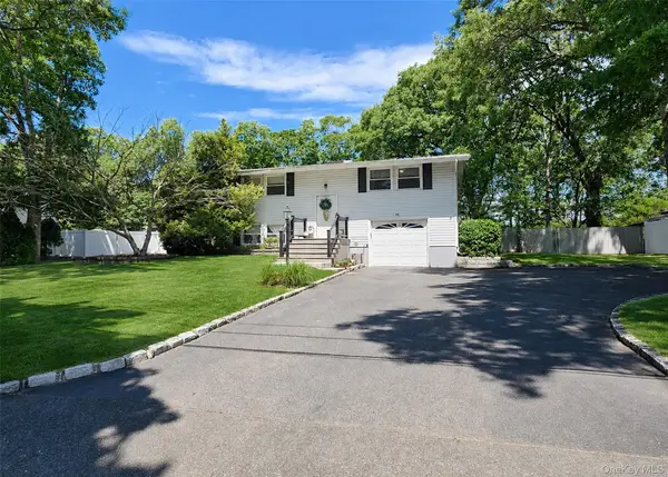 15 Cabin Lane, East Setauket, NY 11733